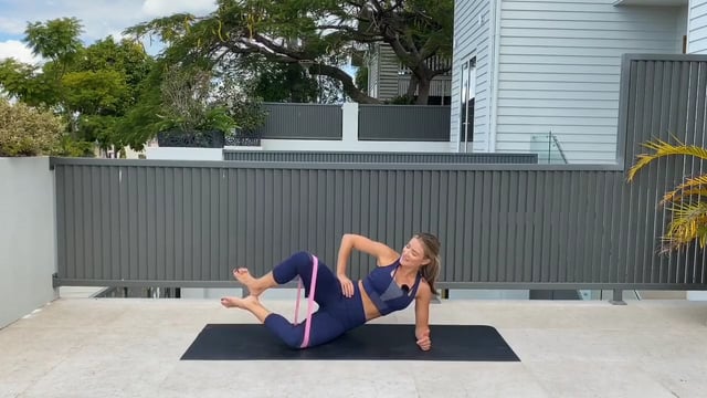 20min butt burning workout with the booty band